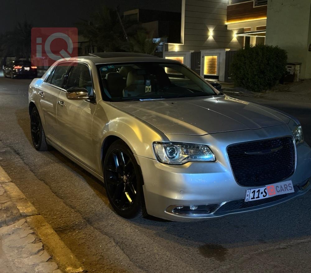 کرایسلەر 300